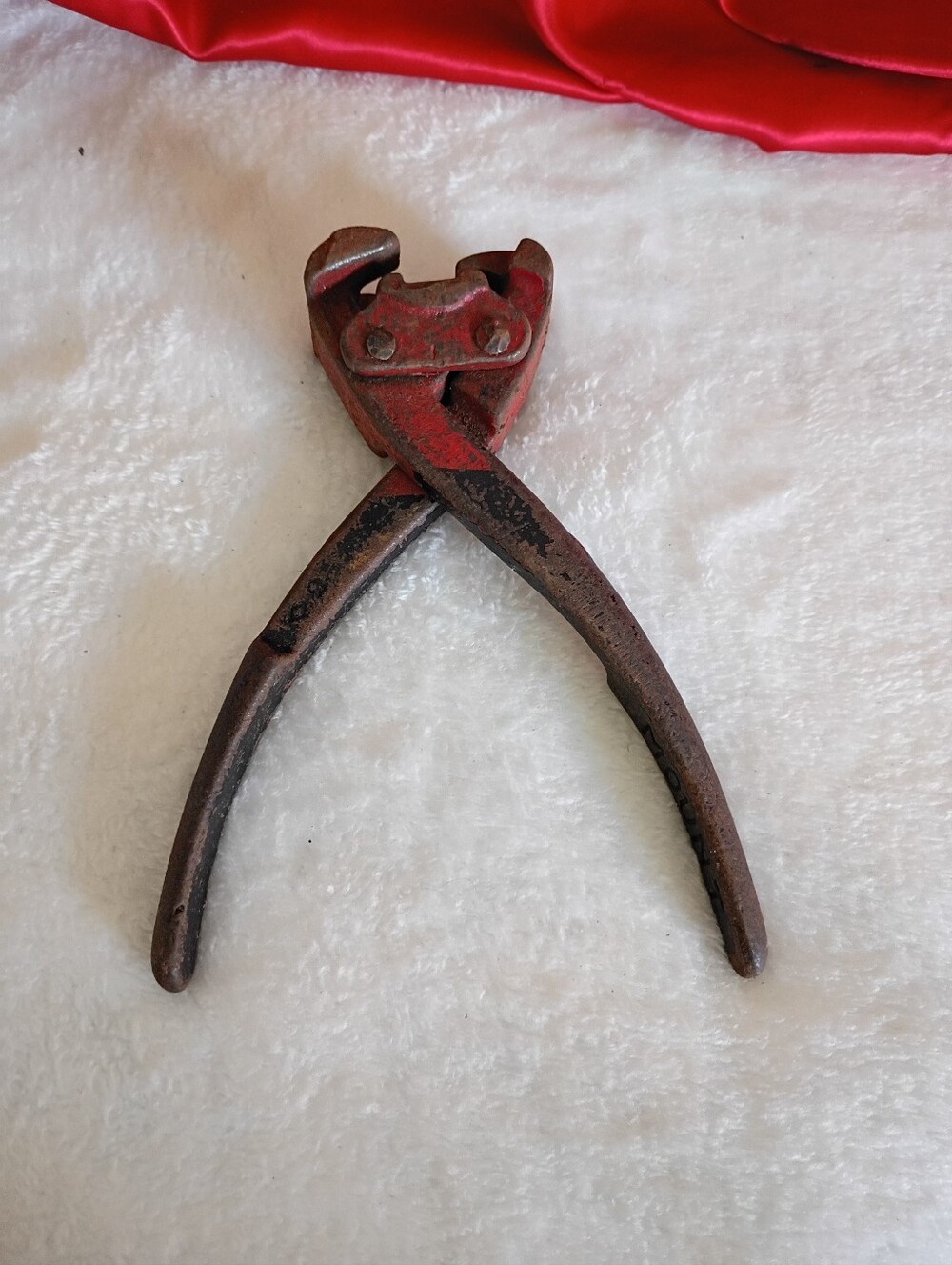 VINTAGE UPHOLSTRY G.W. MOUNT PLIERS